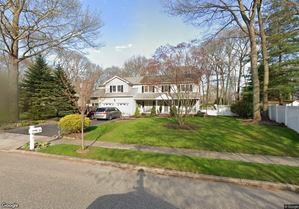 19 Wicks Path, ComMacK, NY 11725 - photo 1