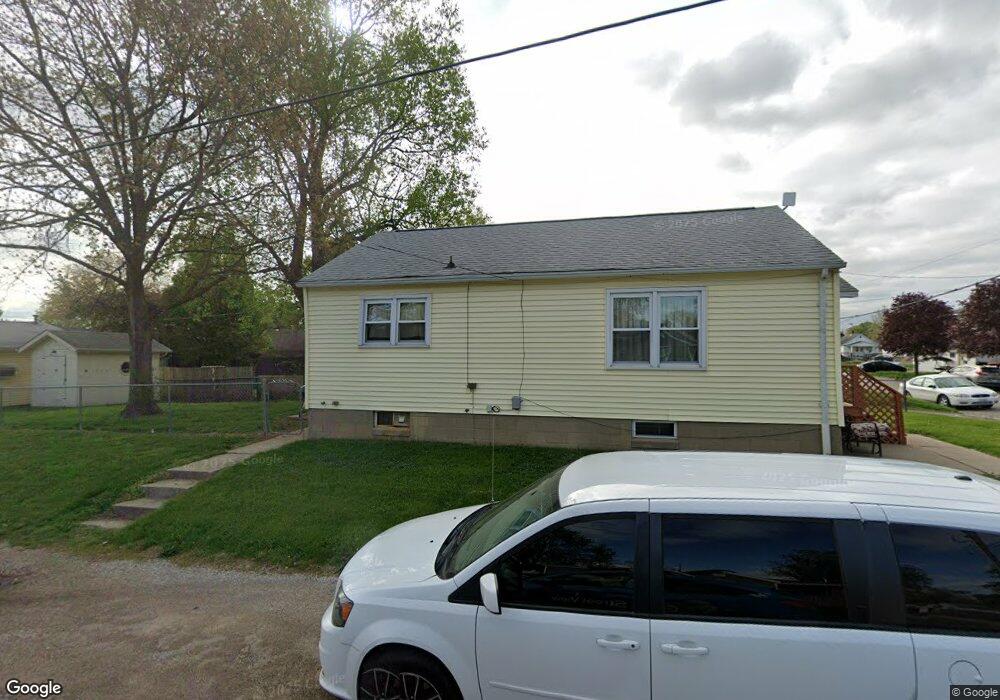 1402 Delavan St, Lincoln, IL 62656 - photo 1