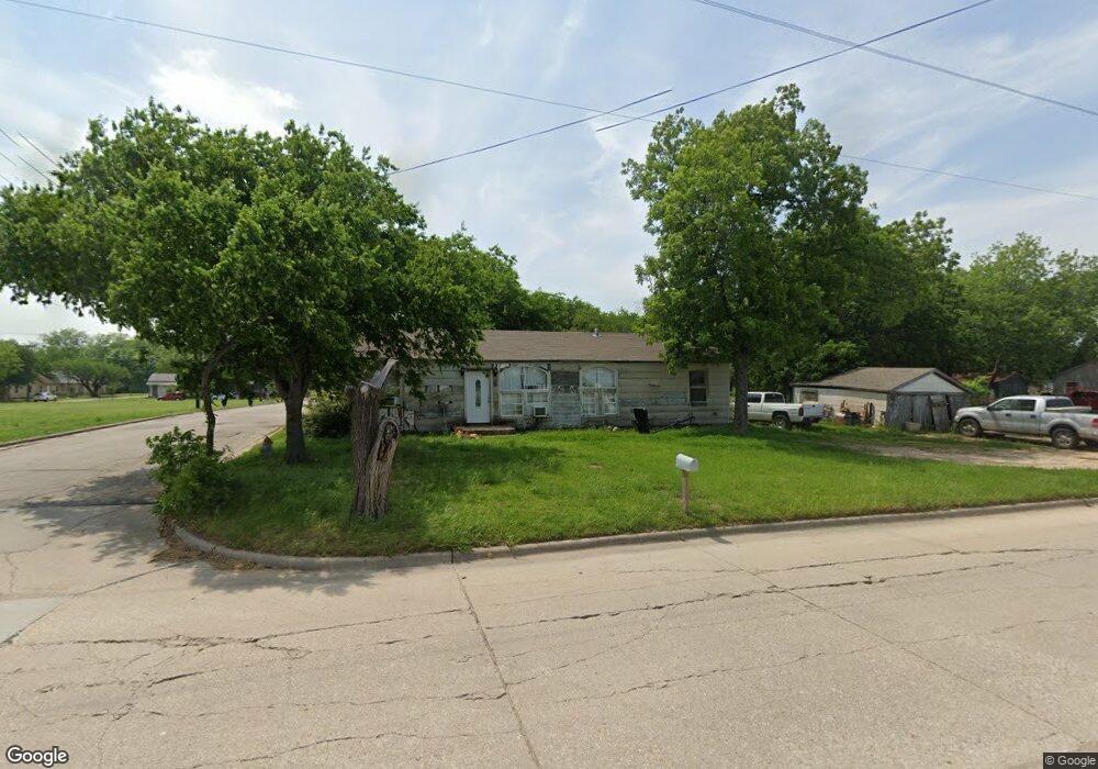 1503 N Dixon St, Gainesville, TX 76240 - photo 1