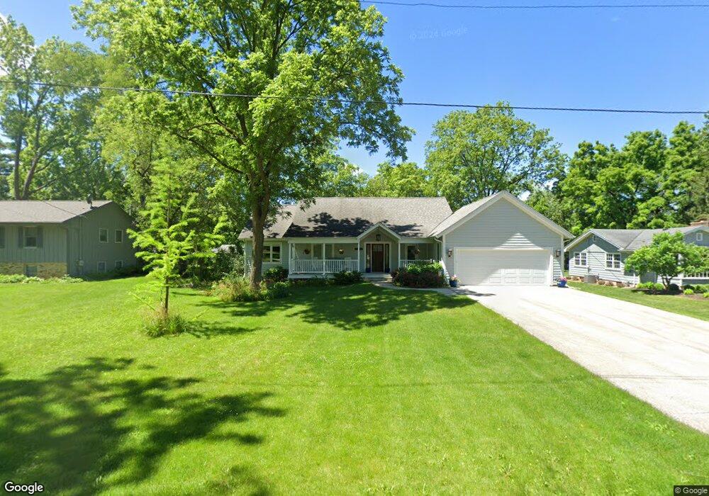 919 Oak St, Delafield, WI 53018 - photo 1
