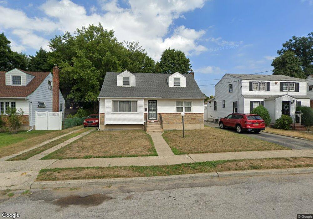 1098 Lehman Rd, West Hempstead, NY 11552 - photo 1