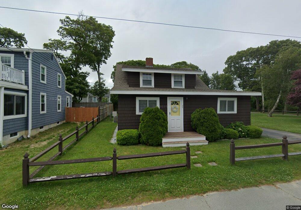 27 Bay St, Buzzards Bay, MA 02532 - photo 1