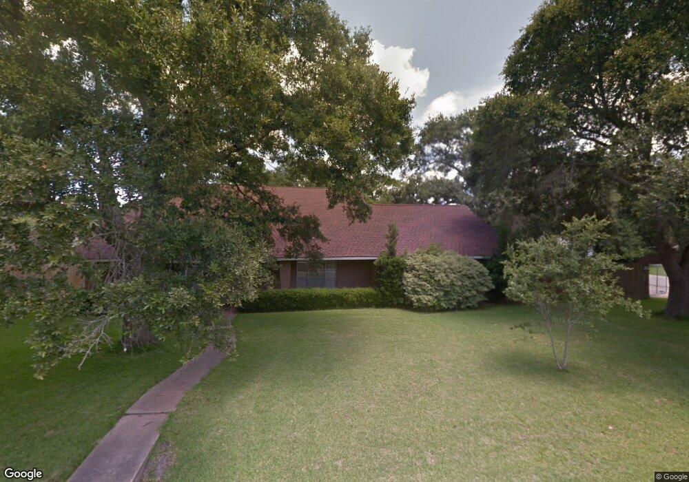 1011 Terrace Dr, Alvin, TX 77511 - photo 1