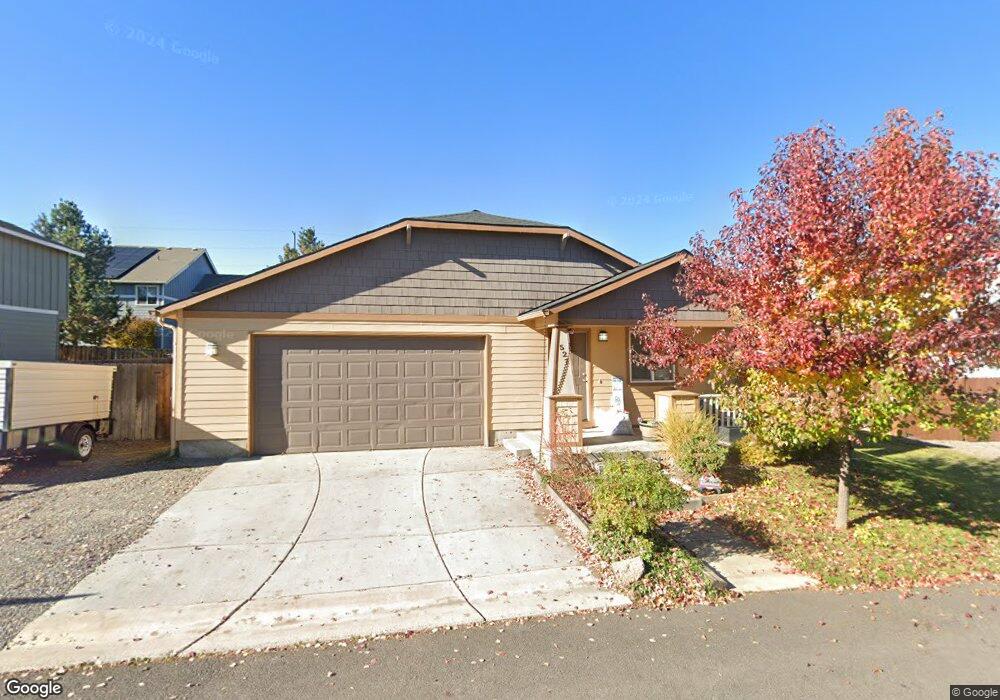 527 NE Apache Cir, Redmond, OR 97756 - photo 1