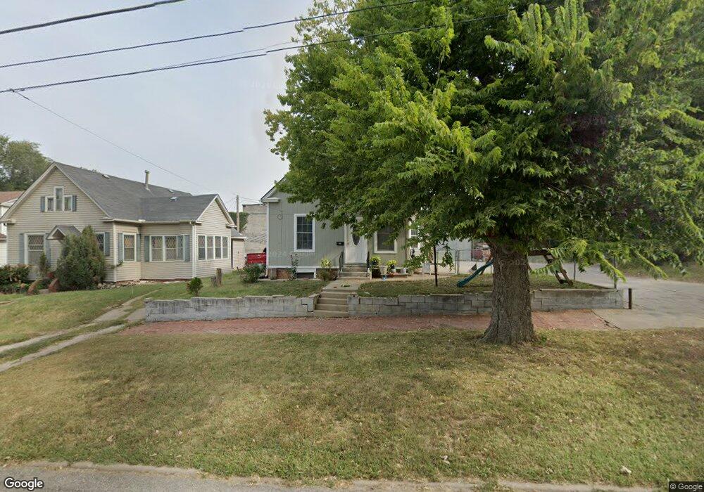 614 SW 3rd St, Topeka, KS 66603 - photo 1