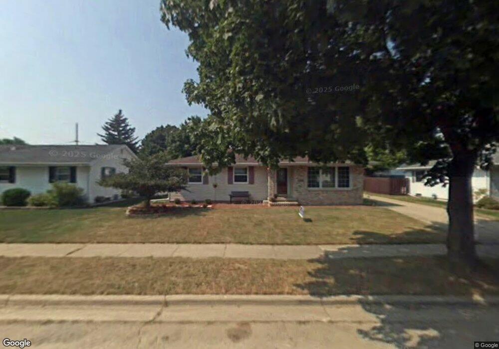 516 Stevens St, Combined Locks, WI 54113 - photo 1