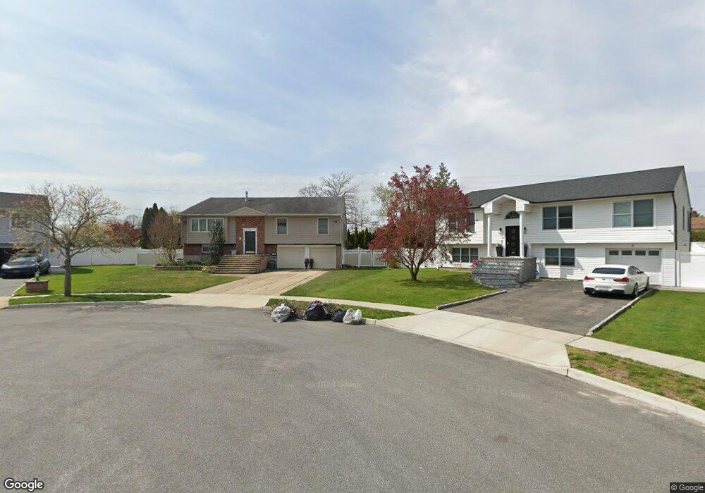 10 Pebble Place, ComMacK, NY 11725 - photo 1