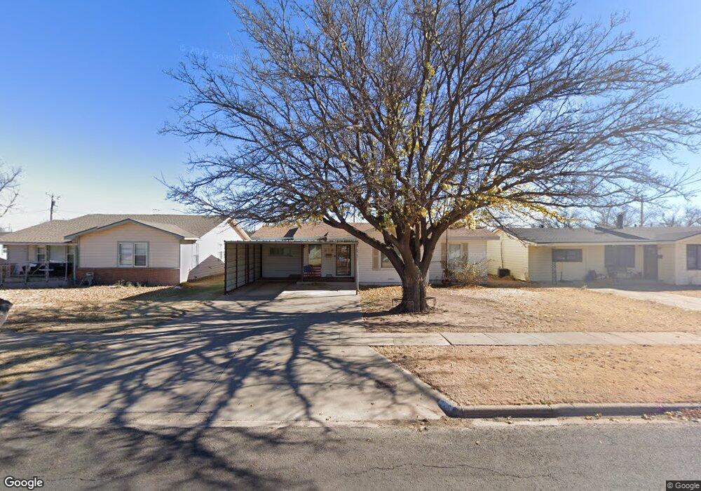 218 Juanita St, Plainview, TX 79072 - photo 1
