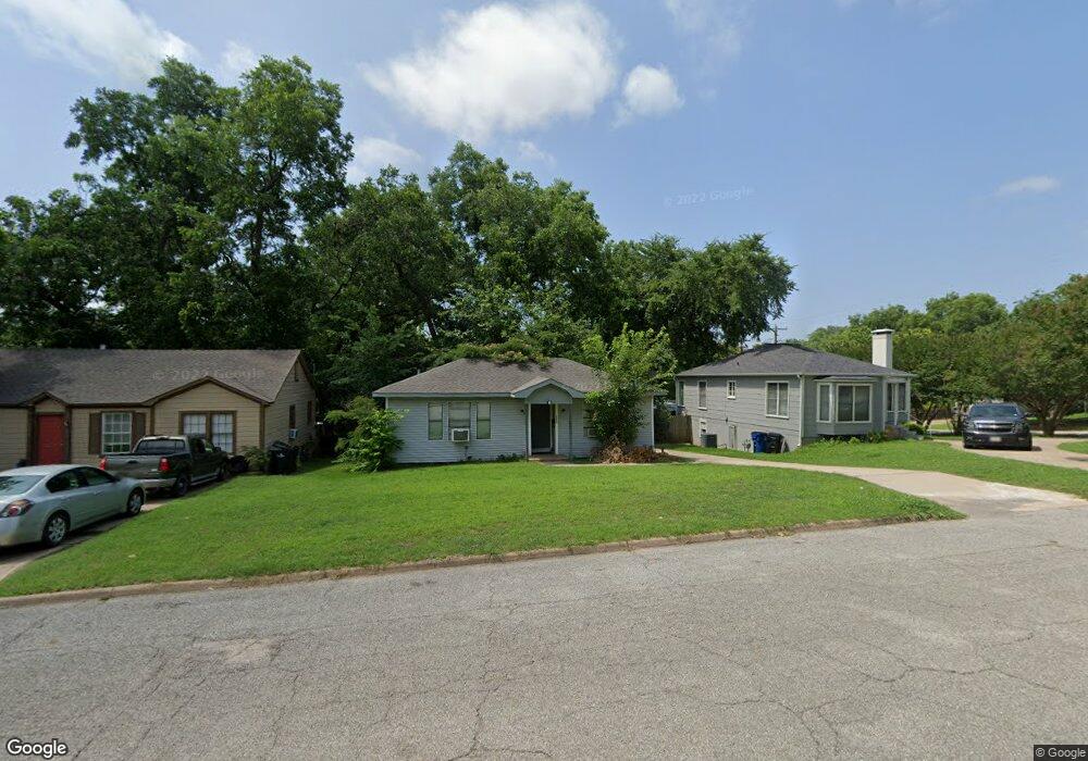 1226 W Chestnut St, Denison, TX 75020 - photo 1