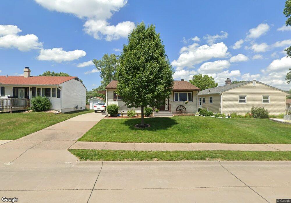 2310 W 29th St, Davenport, IA 52804 - photo 1