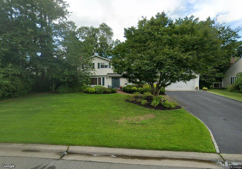 128 Cardinal Rd, Manhasset, NY 11030 - photo 1