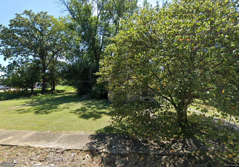 713 W South St, Harrisburg, IL 62946 - photo 1