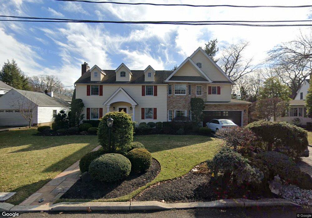 11 Cape Ct, Metuchen, NJ 08840 - photo 1