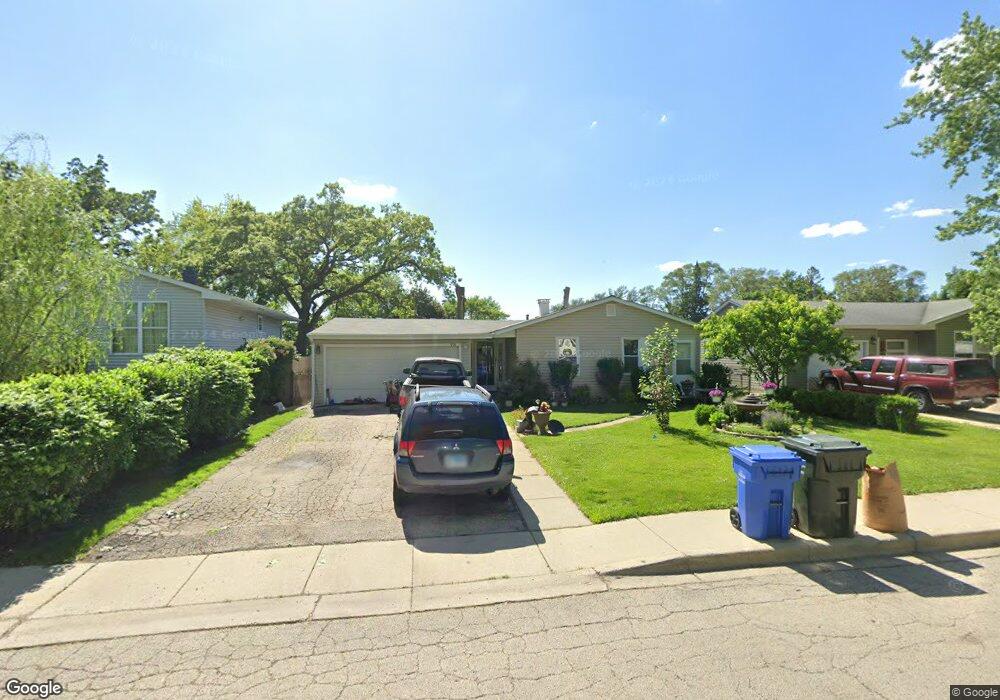 225 Butte Ln, Carpentersville, IL 60110 - photo 1