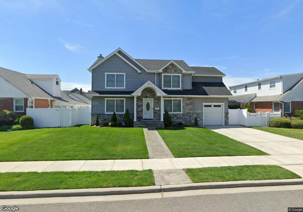 981 Lorraine Dr, Franklin Square, NY 11010 - photo 1