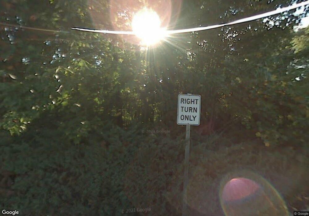 905 Maplecrest Rd, Edison, NJ 08820 - photo 1