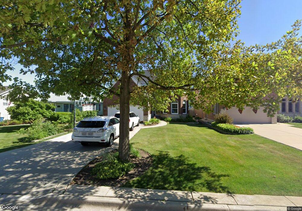 562 W Lorraine Ave, Elmhurst, IL 60126 - photo 1