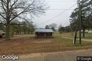 49 Lynn St, Walnut Grove, MS 39189
