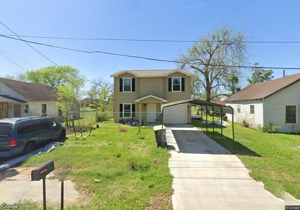 2404 Avenue C, Bay City, TX 77414 - photo 1
