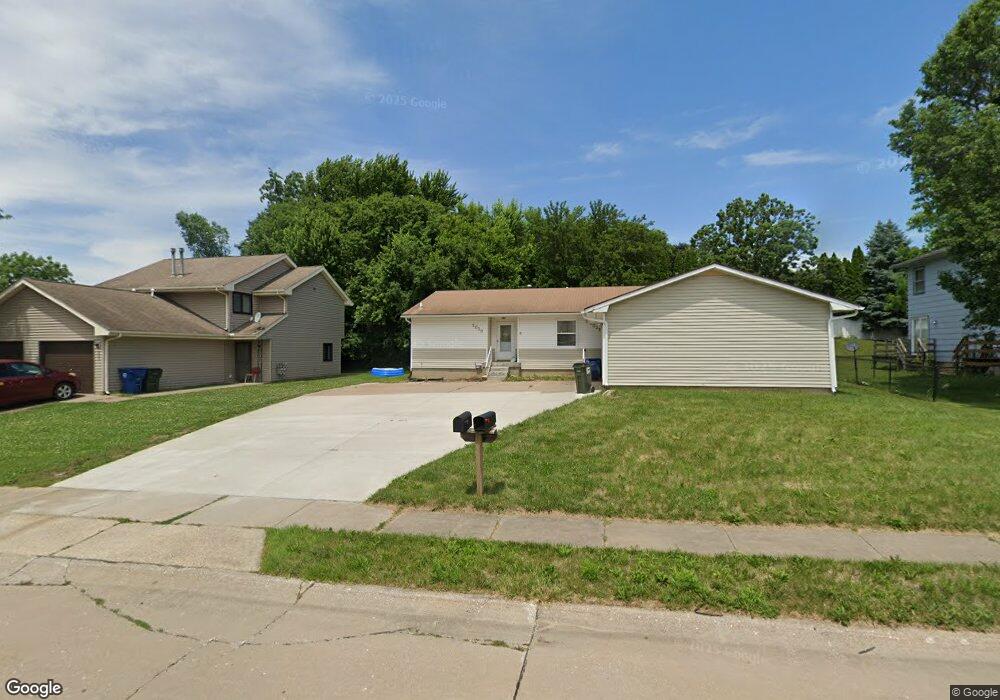 2030 E 38th Place, Davenport, IA 52807 - photo 1