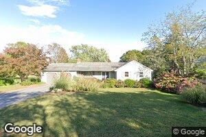 35 Peckham Ln, Middletown, RI 02842
