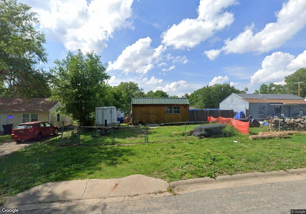 332 SE Pinecrest Dr, Topeka, KS 66605 - photo 1