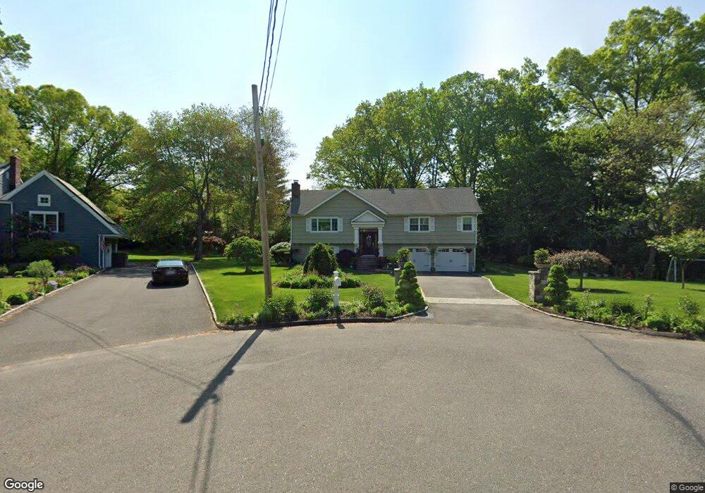 10 Oriole Cir, Trumbull, CT 06611 - photo 1