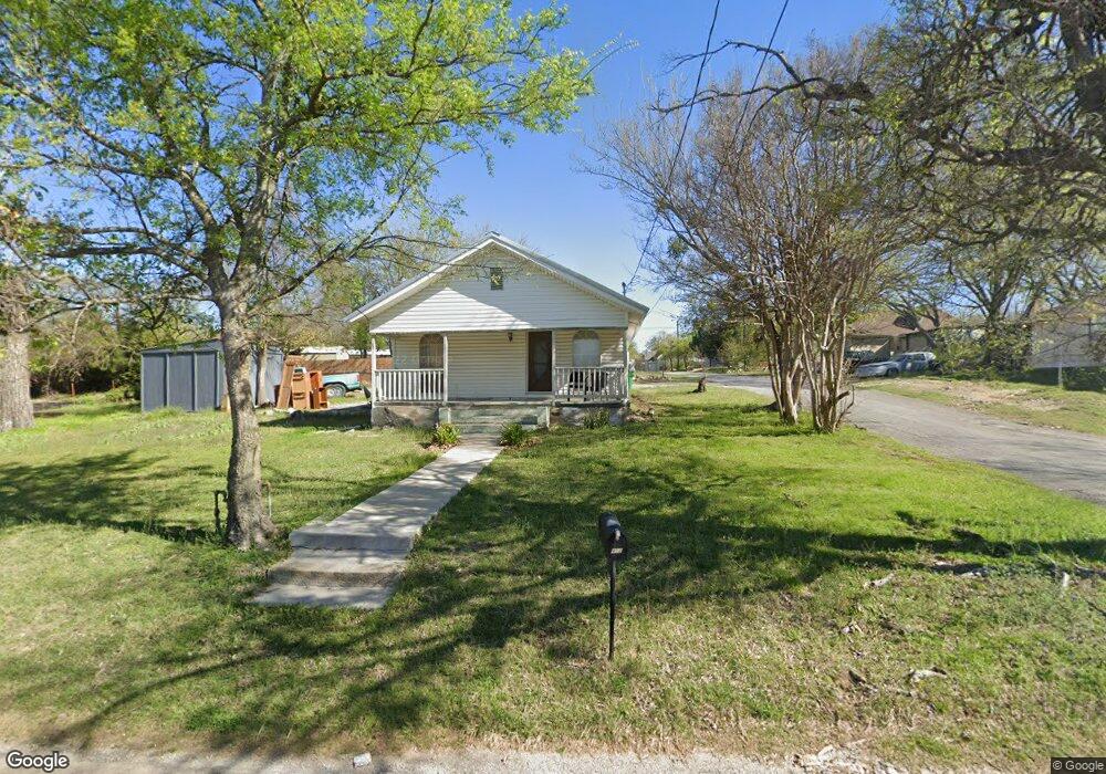 402 W Brady St, Decatur, TX 76234 - photo 1