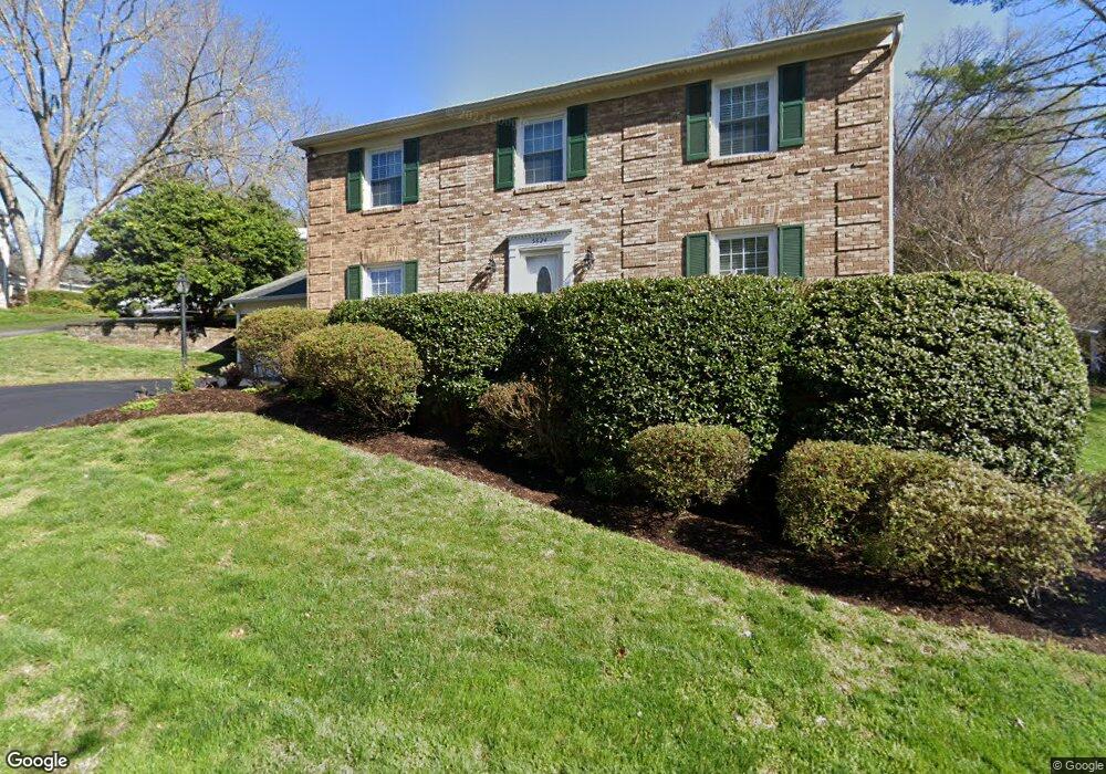 5824 Bent Twig Rd, McLean, VA 22101 - photo 1