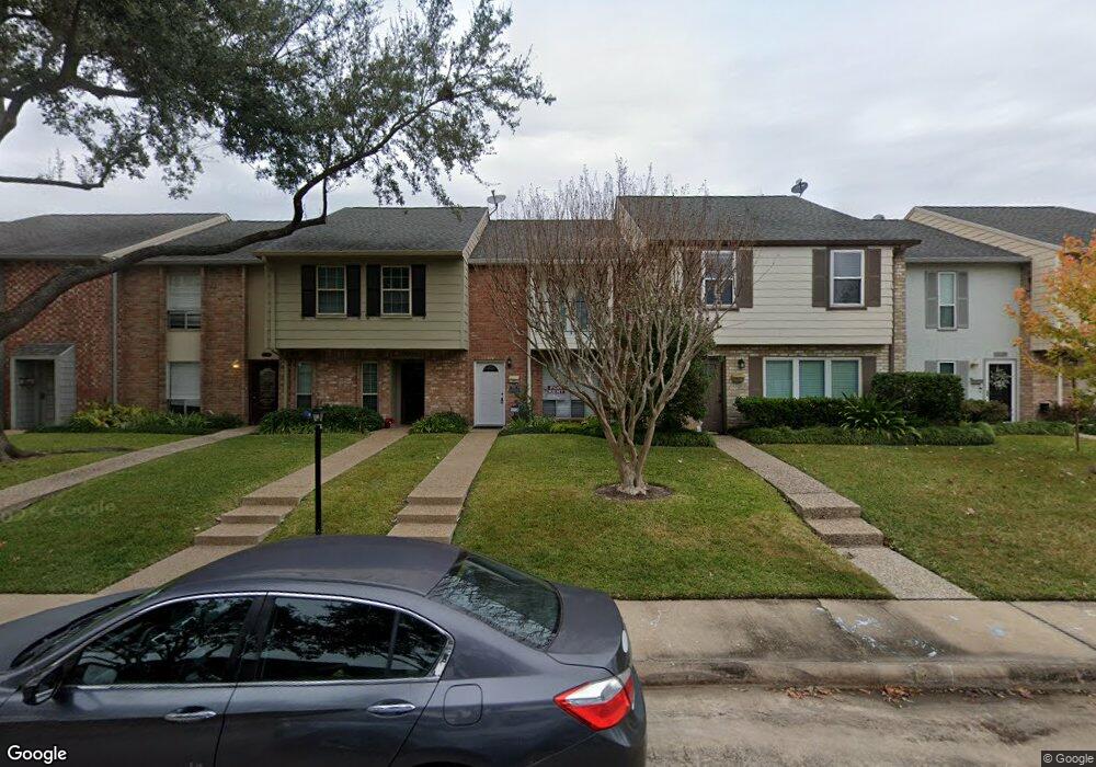 10158 Longmont Dr unit 38, Houston, TX 77042 - photo 1