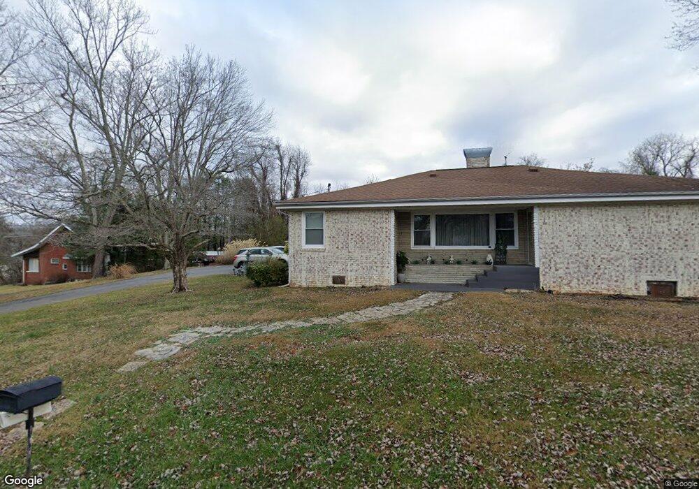 402 Twin Oaks Dr, Johnson City, TN 37601 - photo 1