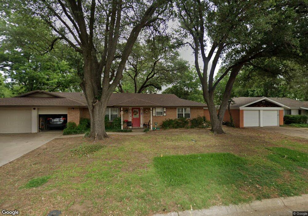 404 Ridgecrest Dr, Hurst, TX 76053 - photo 1