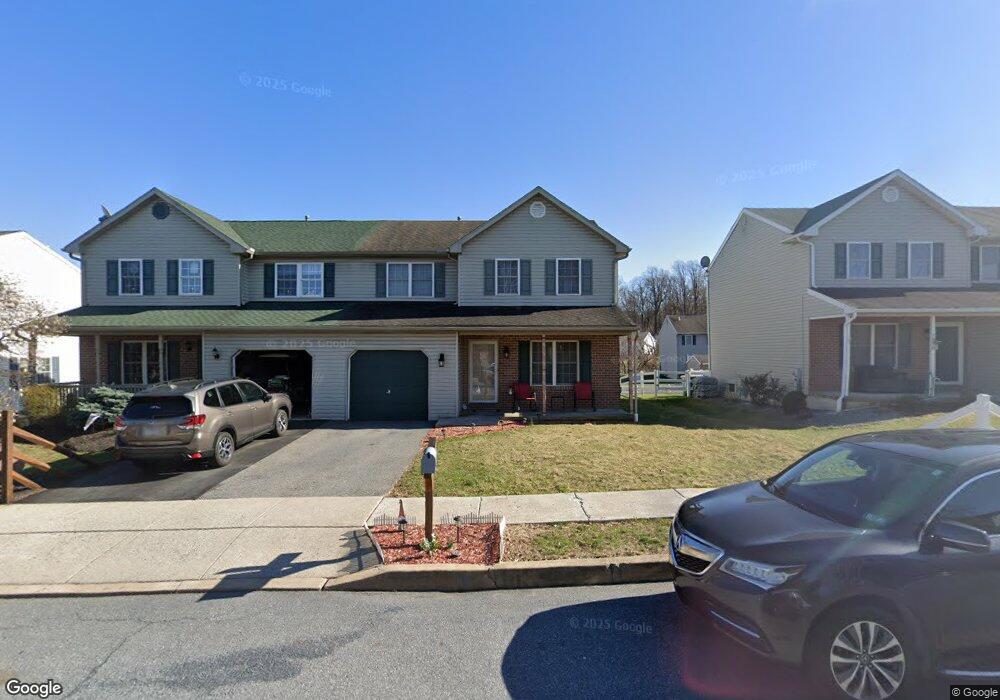 107 Bainbridge Cir, Reading, PA 19608 - photo 1
