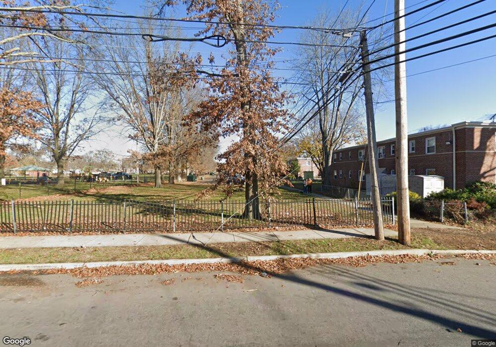 319 Granfield Ave unit D, Bridgeport, CT 06610 - photo 1