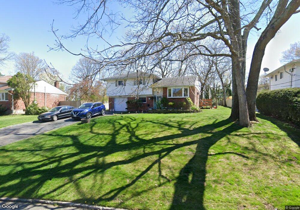 20 Radcliffe Rd, ComMacK, NY 11725 - photo 1