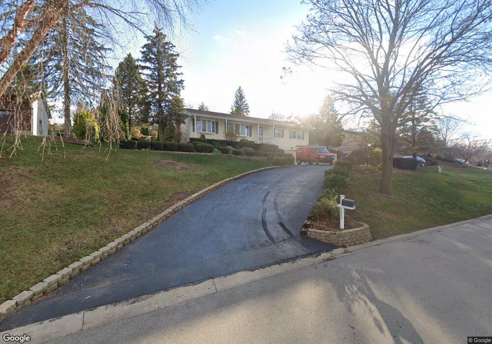 1335 Surrey Ln, Algonquin, IL 60102 - photo 1