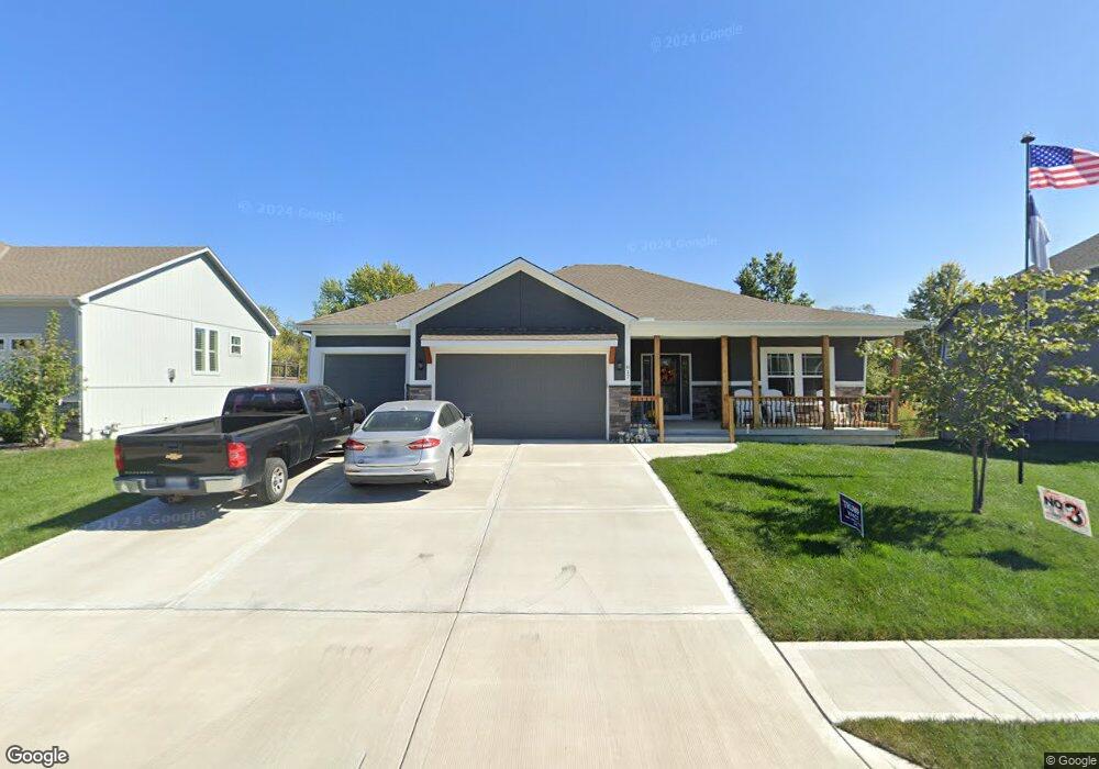 817 Cindy Ln, Raymore, MO 64083 - photo 1
