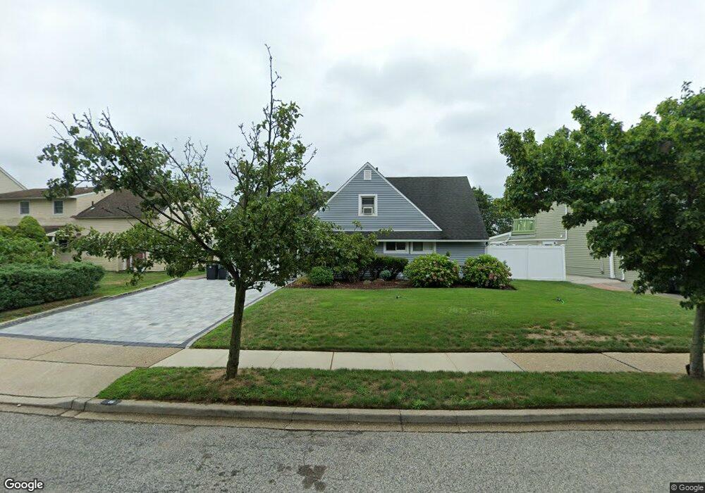 18 Target Ln, Levittown, NY 11756 - photo 1