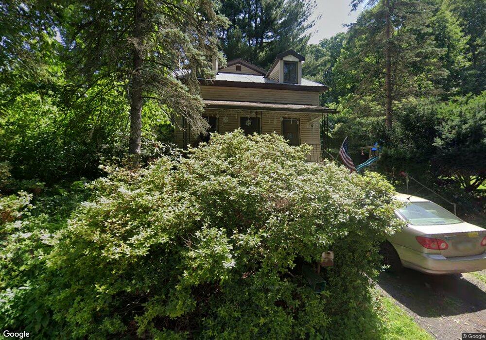 484 Stoneridge Rd, Emmaus, PA 18049 - photo 1