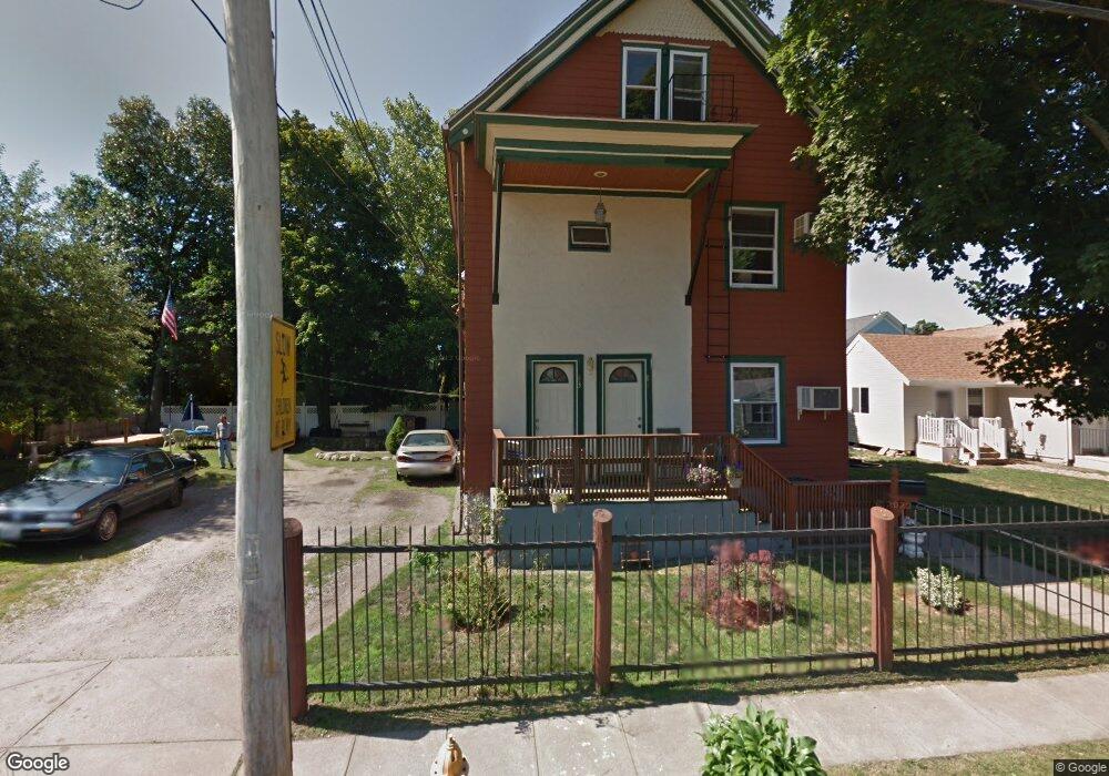 81 Oakland Ave, Pawtucket, RI 02861 - photo 1