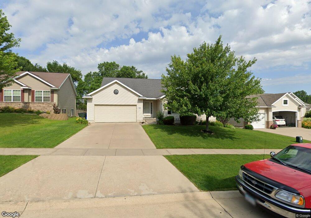 2908 27th St SW, Cedar Rapids, IA 52404 - photo 1