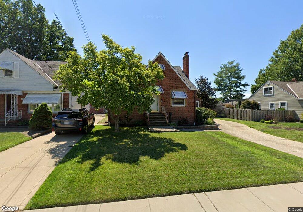 1720 Rockefeller Rd, Wickliffe, OH 44092 - photo 1