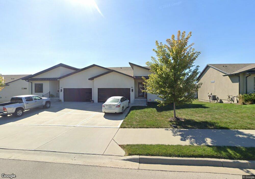 105 E Pine St, Raymore, MO 64083 - photo 1