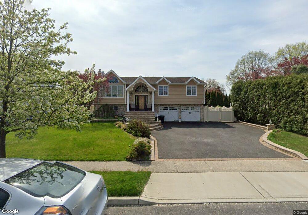 16 Splitrail Place, ComMacK, NY 11725 - photo 1