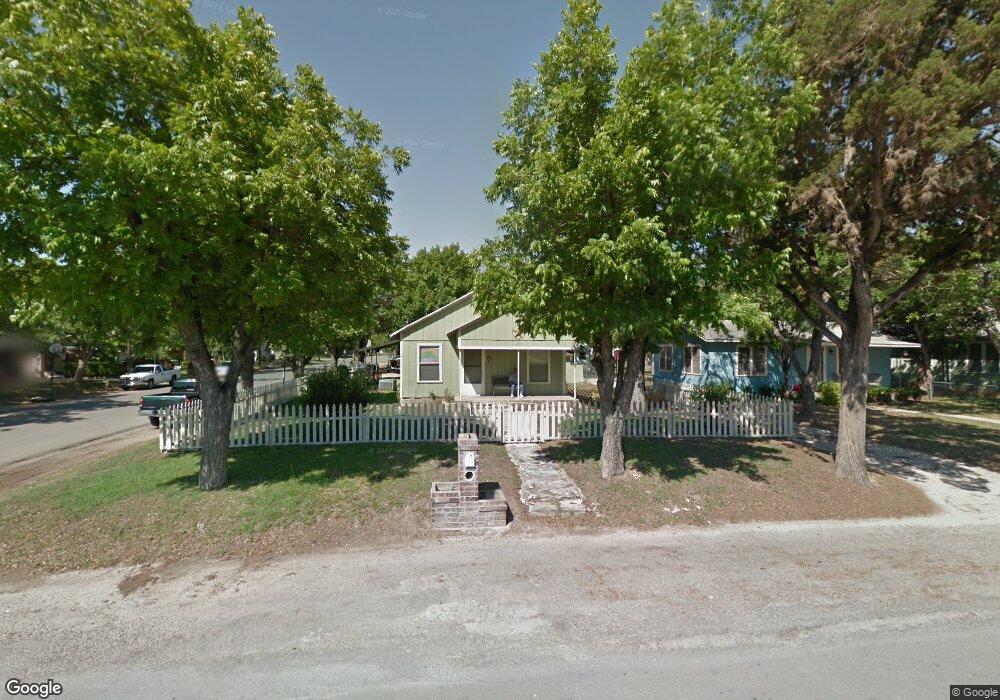 211 N Grant Ave, New Braunfels, TX 78130 - photo 1