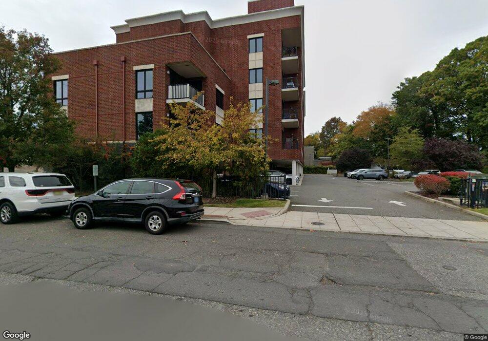 17 Meadow Rd unit 302, Rutherford, NJ 07070 - photo 1