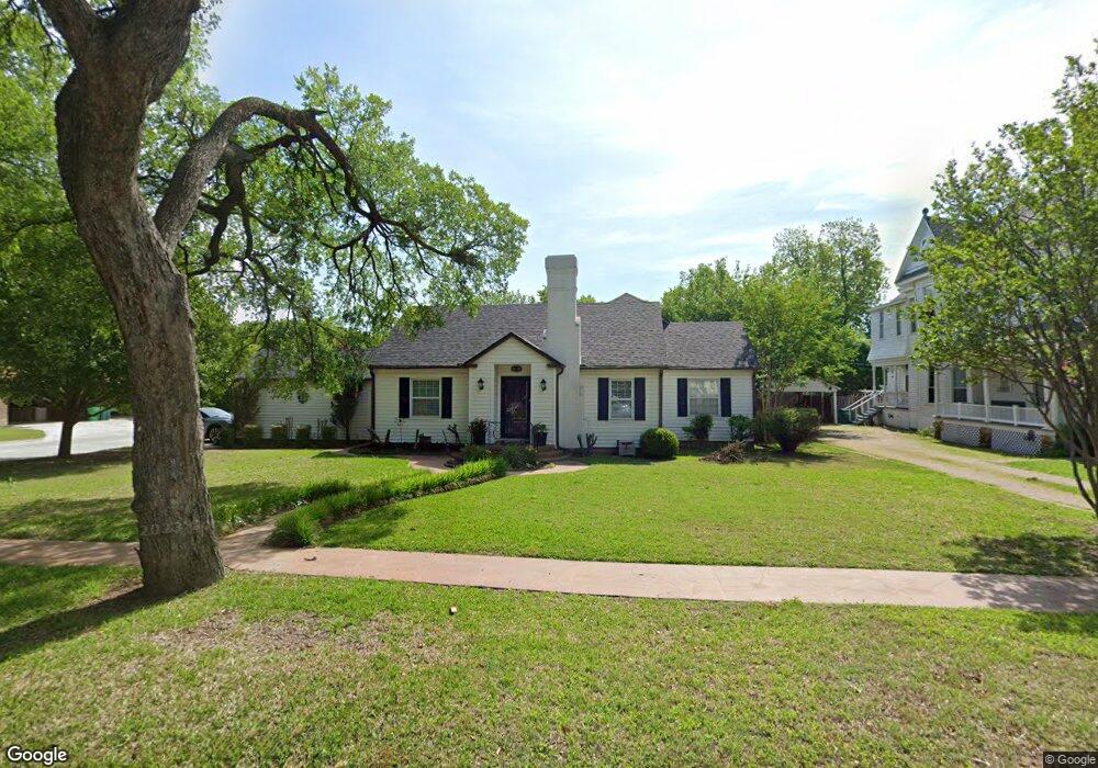502 S Lindsay St, Gainesville, TX 76240 - photo 1