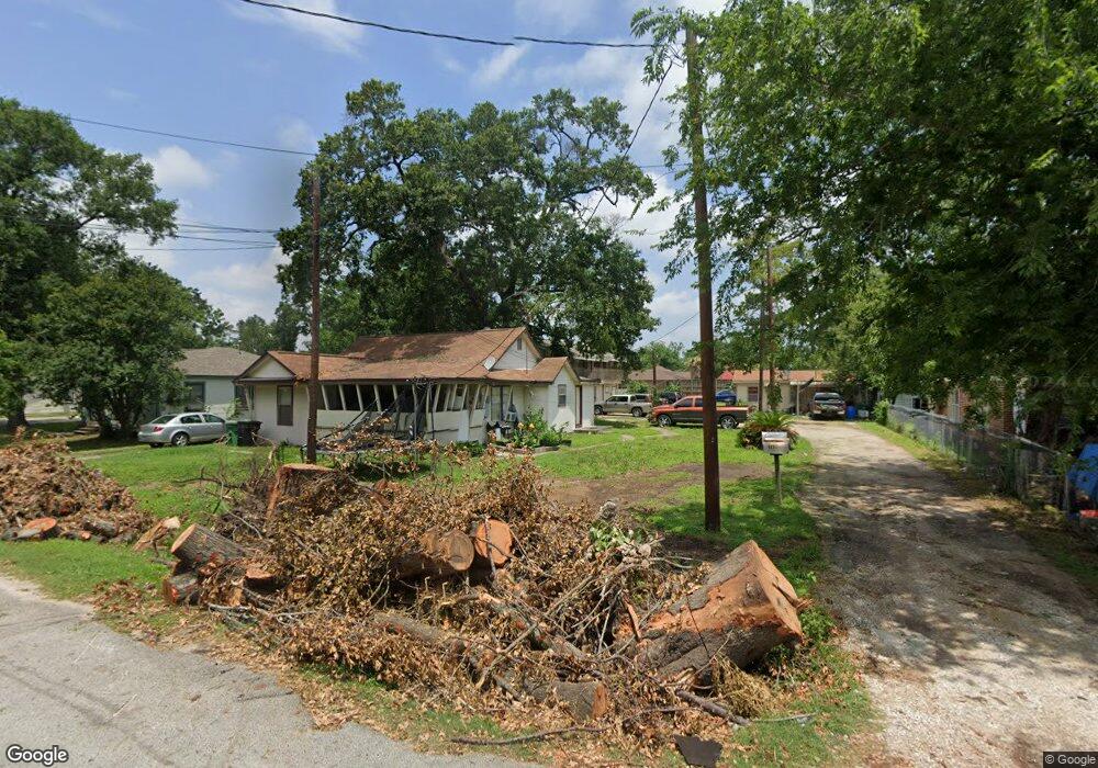 923 Knight St, Houston, TX 77022 - photo 1