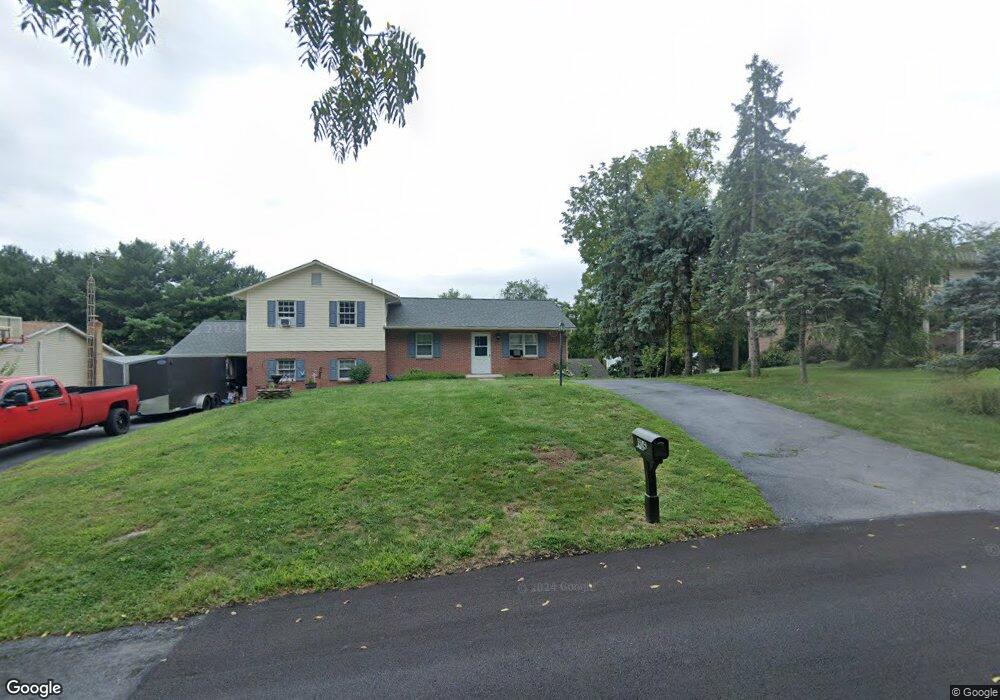 906 Redwood Dr, Waynesboro, PA 17268 - photo 1