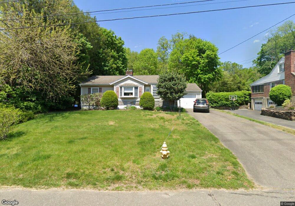 136 Inwood Rd, Trumbull, CT 06611 - photo 1